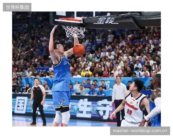 周琦坐镇内线发挥关键作用，北京北汽在决胜局中击败广东东阳光晋级四强。